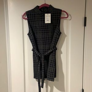 Theory Mock Neck Tunic. Size Medium.
